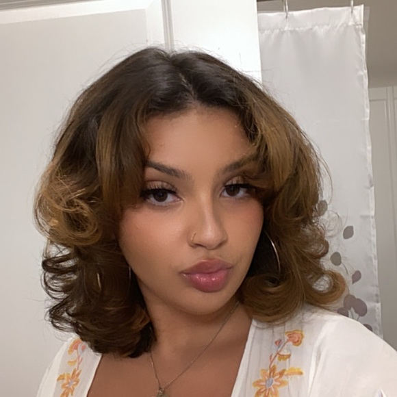 Meet your Posher, Cira - Picture 1 of 1